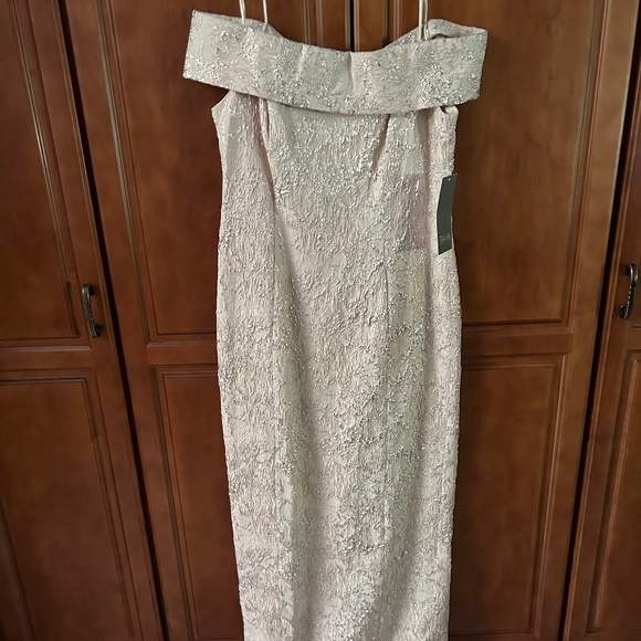 New with Tags Theia Cream Off Shoulders Gown - Picture 2 of 6